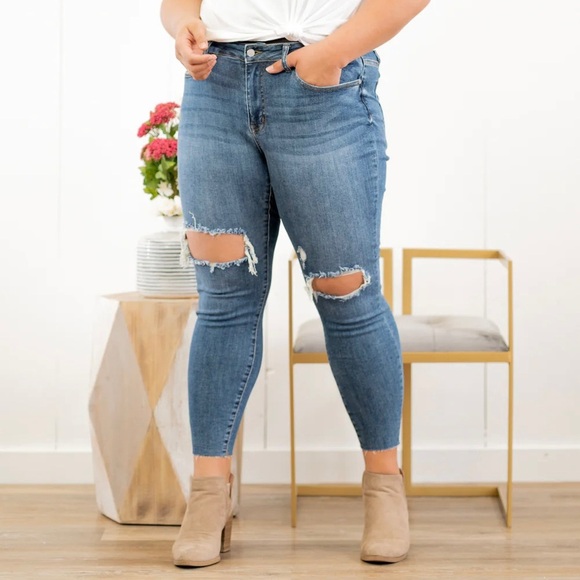 JUDY BLUE Distressed Busted Knee Skinny Fit Jeans Stretch Denim Pants 24W - Picture 1 of 9